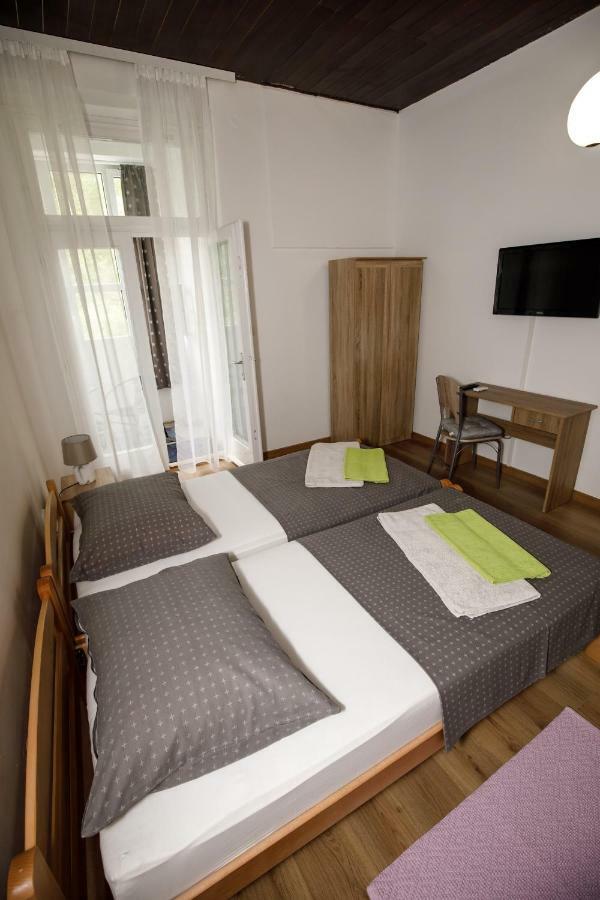 Prenociste Kastel Hotel Knin Exterior foto